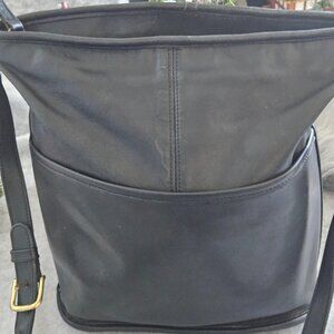 COACH Vintage Bleeker Bucket Shoulder in Glove-Tanned Bone Leather 1980's